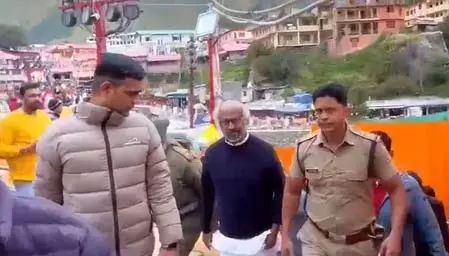 उत्तराखंड में सुपरस्टार रजनीकांत की आध्यात्मिक यात्रा, बद्रीनाथ धाम में किए दर्शन उत्तराखंड में सुपरस्टार रजनीकांत की आध्यात्मिक यात्रा, बद्रीनाथ धाम में किए दर्शन