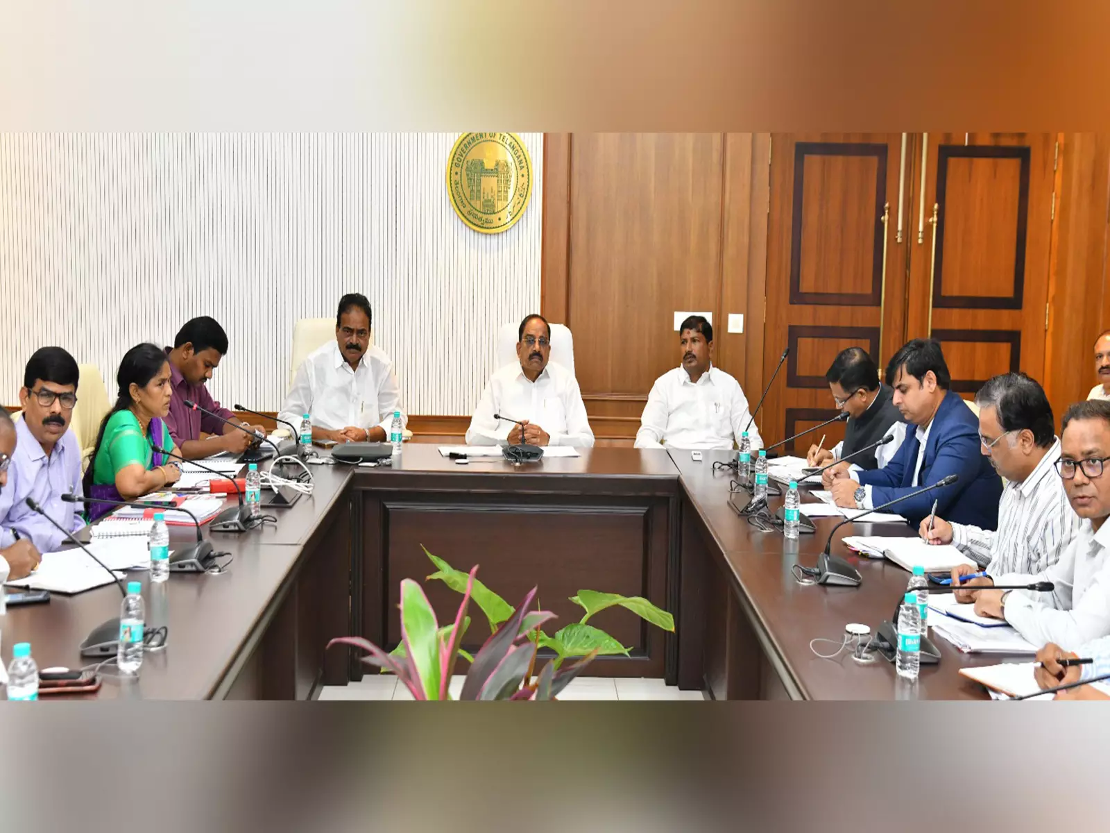 Telangana के कृषि मंत्री थुम्मला नागेश्वर राव ने कपास खरीद पर बैठक की Telangana के कृषि मंत्री थुम्मला नागेश्वर राव ने कपास खरीद पर बैठक की