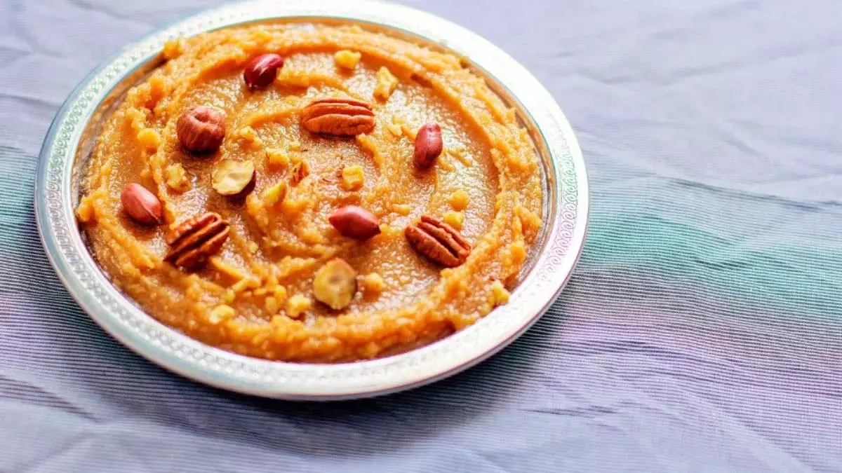 Karva Chauth पर बनाएं स्पेशल मखानी हलवा, जानिए झटपट तैयार होने वाली स्वादिष्ट रेसिपी Karva Chauth पर बनाएं स्पेशल मखानी हलवा, जानिए झटपट तैयार होने वाली स्वादिष्ट रेसिपी