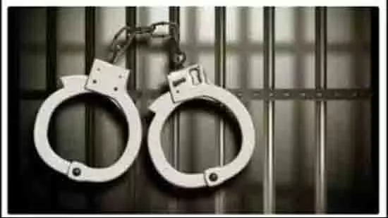 Deoria: आठवीं छात्रा के यौन उत्पीड़न के आरोप में स्कूल प्रबंधक गिरफ्तार Deoria: आठवीं छात्रा के यौन उत्पीड़न के आरोप में स्कूल प्रबंधक गिरफ्तार