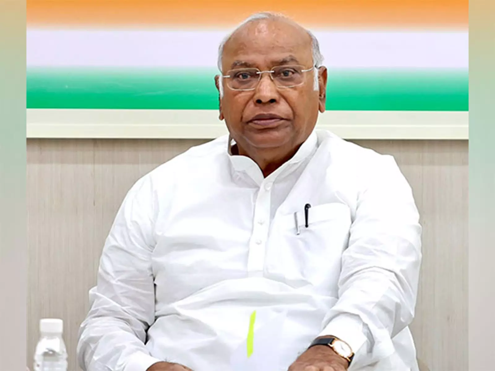 खड़गे ने CJI गवई पर हमले की निंदा की, कहा शर्मनाक और घृणित खड़गे ने CJI गवई पर हमले की निंदा की, कहा शर्मनाक और घृणित