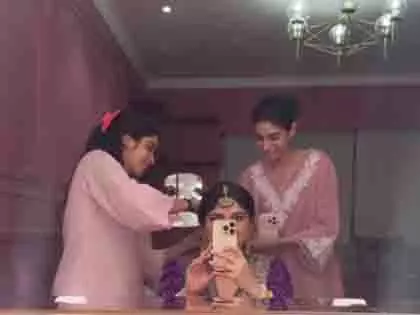 Anshula Kapoor का इमोशनल पोस्ट, जाह्नवी और खुशी के लिए जताया प्यार Anshula Kapoor का इमोशनल पोस्ट, जाह्नवी और खुशी के लिए जताया प्यार