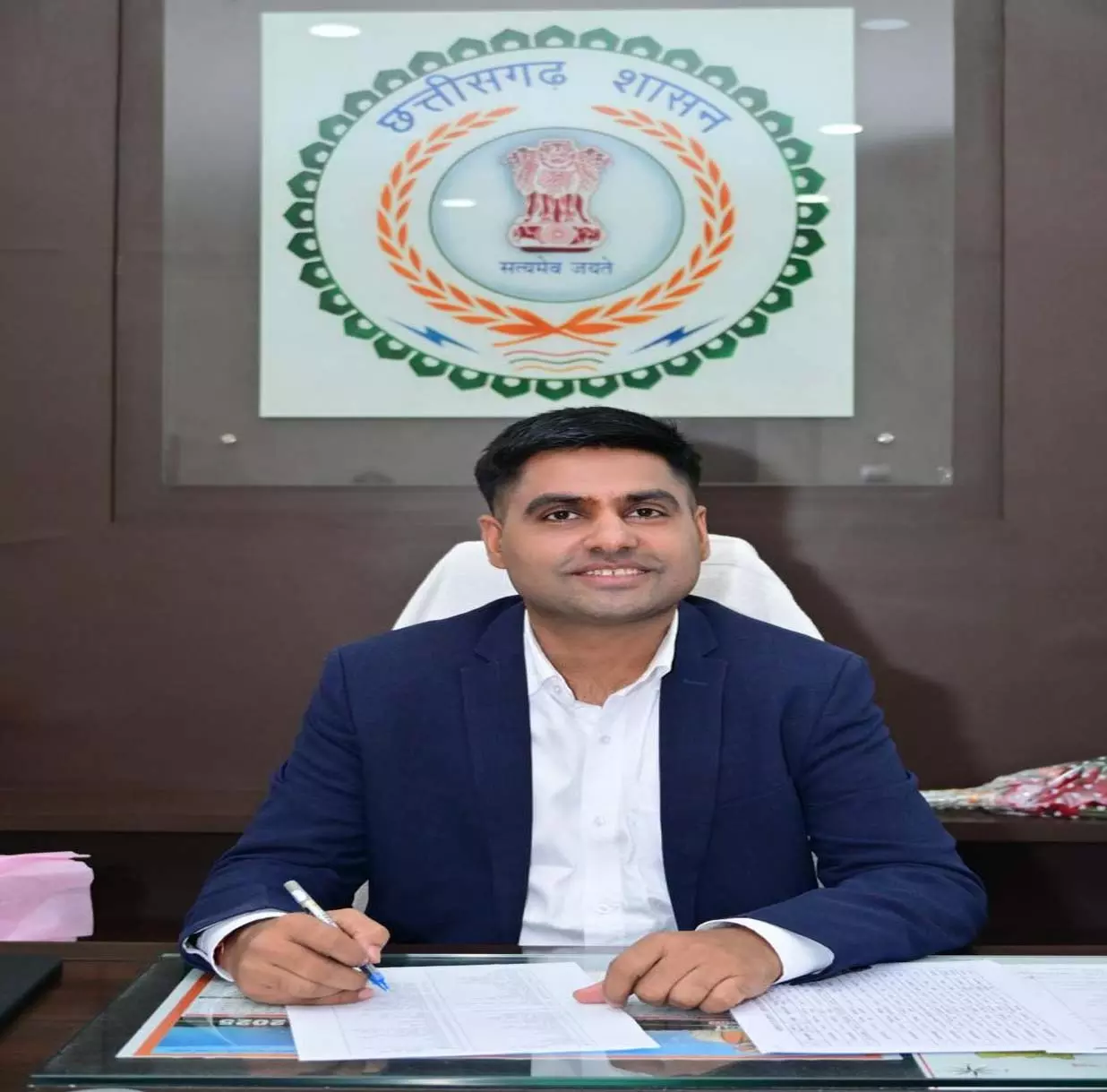 नवपदस्थ कलेक्टर ने कार्यभार ग्रहण किया, अधिकारियों से की परिचय बैठक नवपदस्थ कलेक्टर ने कार्यभार ग्रहण किया, अधिकारियों से की परिचय बैठक