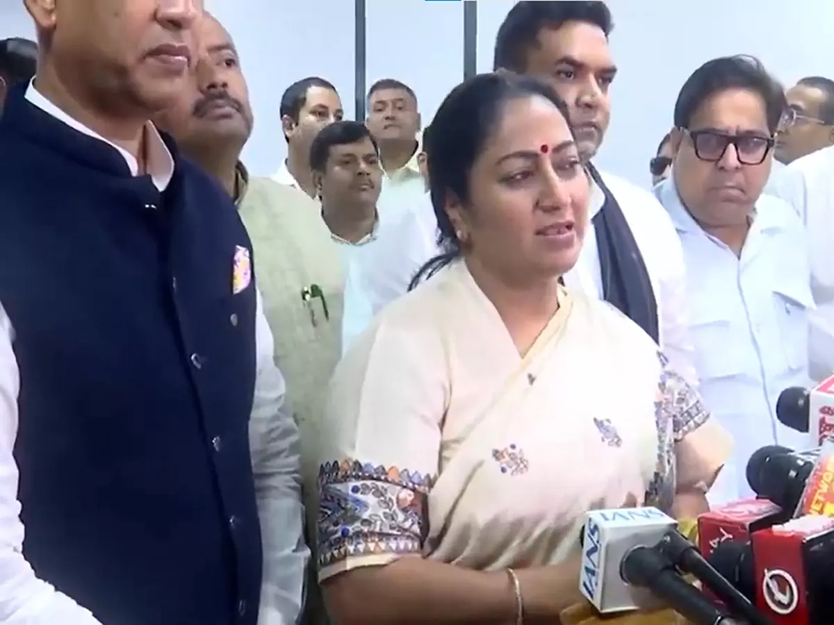 दिवाली पर ग्रीन पटाखों के इस्तेमाल की अनुमति देने के लिए सुप्रीम कोर्ट से आग्रह करूंगी: Delhi CM दिवाली पर ग्रीन पटाखों के इस्तेमाल की अनुमति देने के लिए सुप्रीम कोर्ट से आग्रह करूंगी: Delhi CM