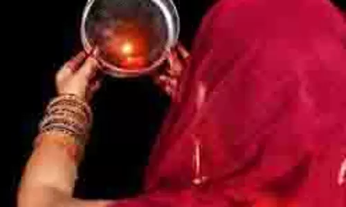 Karwa Chauth 2025: जानिए अगर गलती से टूट जाए करवा चौथ का व्रत तो क्या करें