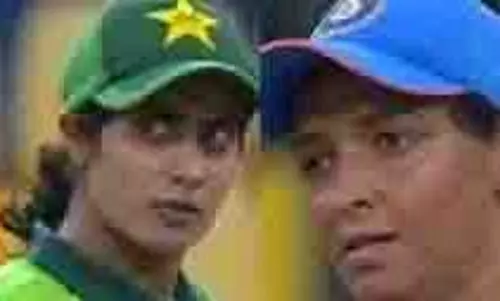 IND vs PAK: पाकिस्तानी खिलाड़ी ने दिखाई आंख, फिर हरमनप्रीत कौर ने जो किया