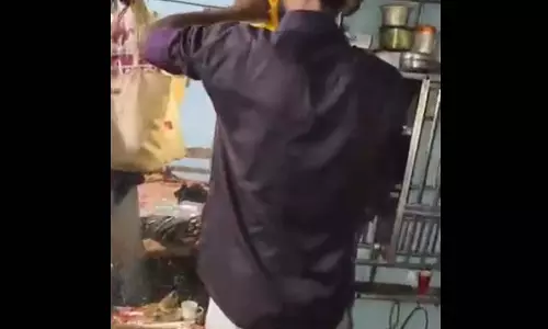 घर में एक भूल और जा सकती थी जान! बाहर आई चीज ने सबको चौंकाया, देखें VIDEO घर में एक भूल और जा सकती थी जान! बाहर आई चीज ने सबको चौंकाया, देखें VIDEO