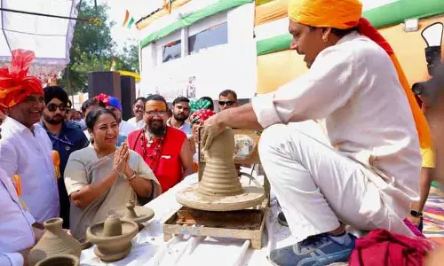सीएम का प्रजापति समुदाय को समर्थन, ‘वोकल फॉर लोकल’ और स्वदेशी कला को बढ़ावा सीएम का प्रजापति समुदाय को समर्थन, ‘वोकल फॉर लोकल’ और स्वदेशी कला को बढ़ावा