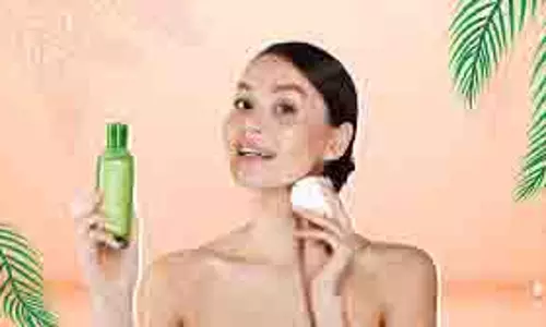 Homemade Toner For Glowing Skin: ग्लोइंग और ब्राइट स्किन के लिए घर पर ही तैयार करें नेचुरल टोनर Homemade Toner For Glowing Skin: ग्लोइंग और ब्राइट स्किन के लिए घर पर ही तैयार करें नेचुरल टोनर