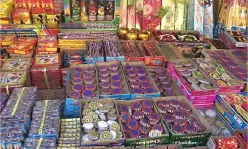 Punjab: इन जगहों पर पटाखे बेचने पर पूरी तरह से रोक, सख्त आदेश जारी