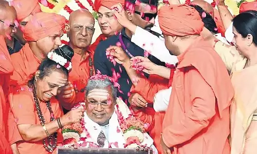 हमारी जाति चाहे जो भी हो, हम सभी शूद्र हैं : CM Siddaramaiah हमारी जाति चाहे जो भी हो, हम सभी शूद्र हैं : CM Siddaramaiah