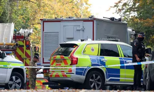 Britain: पुलिस मस्जिद के अंदर हुई हिंसा की जांच कर रही