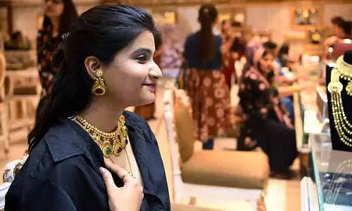 Tamil Nadu: सोने का भाव 88 हजार रुपये के पार Tamil Nadu: सोने का भाव 88 हजार रुपये के पार