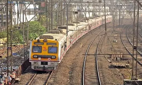 Mumbai : उपनगरीय रेलवे नेटवर्क पर बढ़ती पथराव की घटनाओं से सुरक्षा संबंधी बड़ी चिंता