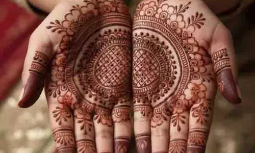 Simple mehndi designs: चांद से खूबसूरत ये टॉप  मेहंदी का डिजाइन