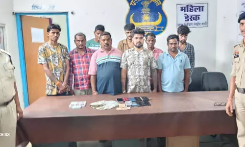 9 जुआरी गिरफ्तार, धमतरी पुलिस की बड़ी कार्रवाई 9 जुआरी गिरफ्तार, धमतरी पुलिस की बड़ी कार्रवाई