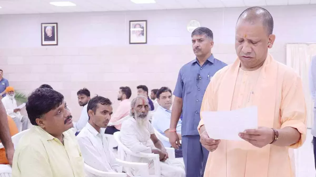 Lucknow: जनता दर्शन में मुख्यमंत्री ने की सीधे संवाद और निस्तारण के आदेश Lucknow: जनता दर्शन में मुख्यमंत्री ने की सीधे संवाद और निस्तारण के आदेश