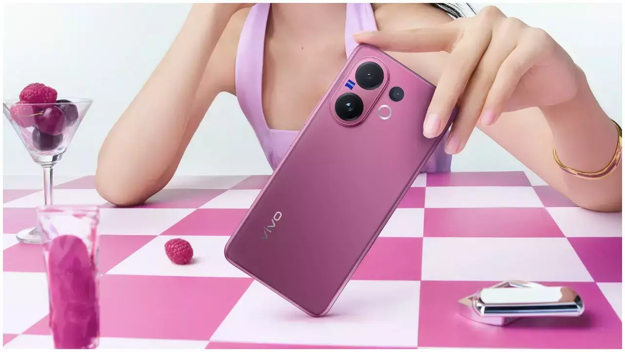 Mumbai: भारत में कल लॉन्च होगा Vivo V60e, 200MP कैमरा और अनोखा कलर Mumbai: भारत में कल लॉन्च होगा Vivo V60e, 200MP कैमरा और अनोखा कलर