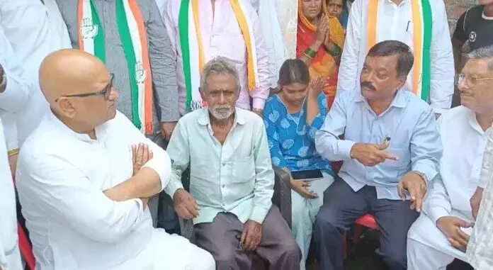 Fatehpur: दलित युवक हत्या मामले में अजय राय ने परिवार से की बातचीत Fatehpur: दलित युवक हत्या मामले में अजय राय ने परिवार से की बातचीत