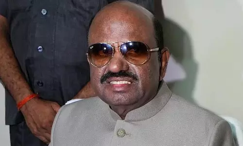 Bengal: राज्यपाल ने दक्षिणी राज्यों का निजी दौरा बीच में ही छोड़ दिया, भूस्खलन प्रभावित दार्जिलिंग पहुंचे Bengal: राज्यपाल ने दक्षिणी राज्यों का निजी दौरा बीच में ही छोड़ दिया, भूस्खलन प्रभावित दार्जिलिंग पहुंचे