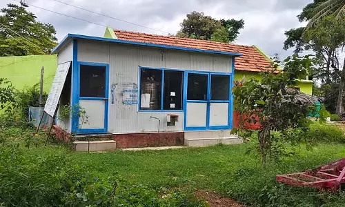 Karnataka : स्वच्छ पेयजल इकाई मरम्मत का इंतजार कर रही है