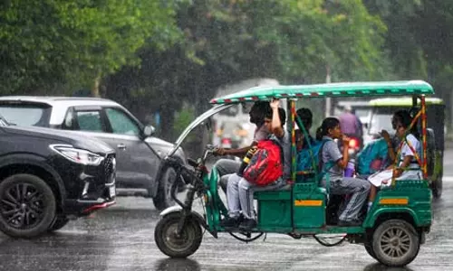 एनसीआर में मौसम ने बदला मिजाज, येलो अलर्ट का दिखा असर