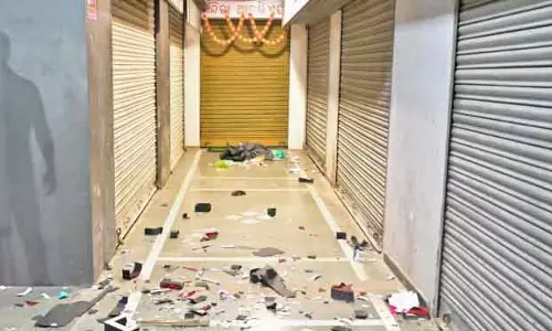 रविवार की हिंसा के बाद Cuttack में कर्फ्यू जारी रविवार की हिंसा के बाद Cuttack में कर्फ्यू जारी