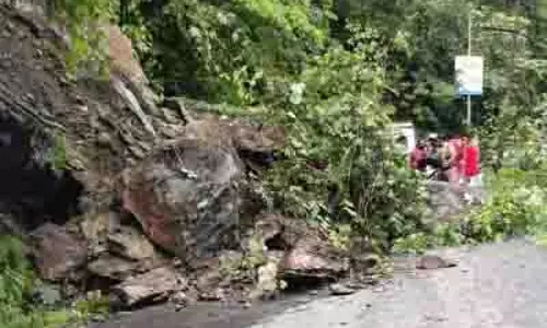 North Bengal भूस्खलन: मौसम में सुधार के बाद राहत-बचाव अभियान तेज़ North Bengal भूस्खलन: मौसम में सुधार के बाद राहत-बचाव अभियान तेज़