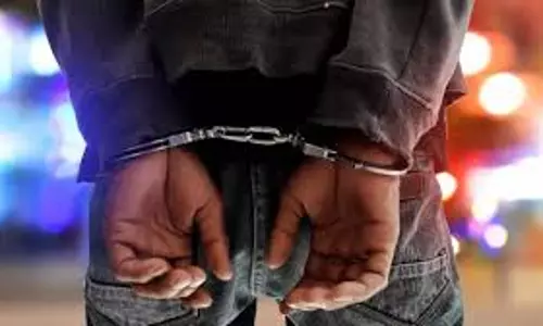 Deoria: छात्रा से दुष्कर्म के आरोप में स्कूल प्रबंधक हवालात में Deoria: छात्रा से दुष्कर्म के आरोप में स्कूल प्रबंधक हवालात में