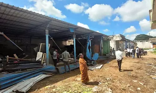 Karnataka : मार्केट में दुकानों की निकासी Karnataka : मार्केट में दुकानों की निकासी