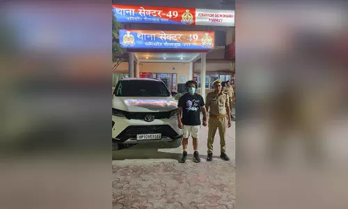 पिस्तौल दिखाकर सफाईकर्मी को धमकाने वाला युवक हुआ गिरफ्तार, गाड़ी हुई सीज