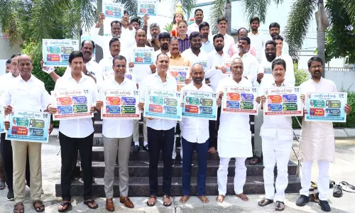 BRS के KTR ने ड्यू कार्ड मूवमेंट शुरू करने के लिए बैठक की, कांग्रेस पर निशाना साधा BRS के KTR ने ड्यू कार्ड मूवमेंट शुरू करने के लिए बैठक की, कांग्रेस पर निशाना साधा