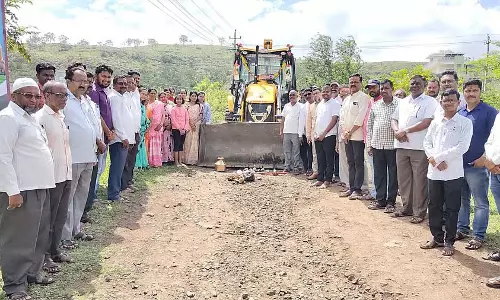 Chikkodi : 90 लाख की लागत से सड़क निर्माण कार्य का शुभारंभ Chikkodi : 90 लाख की लागत से सड़क निर्माण कार्य का शुभारंभ