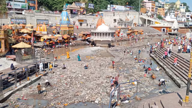 Haridwar: गंगा के रुकते पानी से अंतिम संस्कार प्रभावित