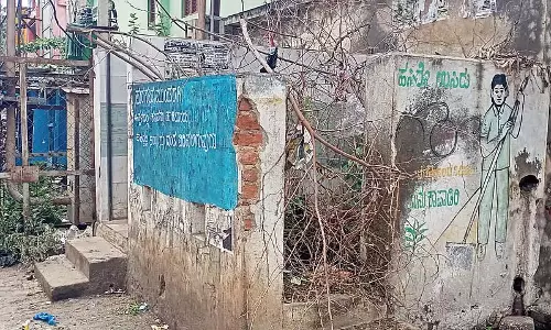 Mundaragi : शौचालय के बिना सार्वजनिक परेड