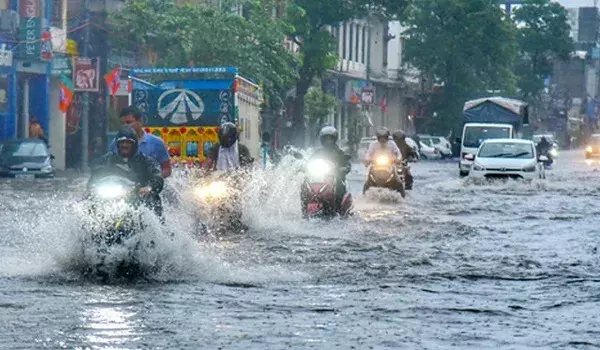 Jaipur: छह से अधिक जिलों में झमाझम बारिश, जनता परेशान Jaipur: छह से अधिक जिलों में झमाझम बारिश, जनता परेशान