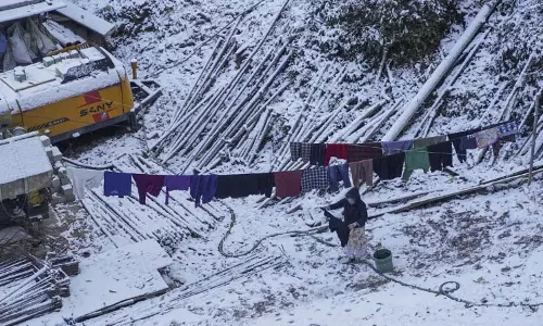 Shimla: लाहौल-स्पीति में पारा शून्य डिग्री, बर्फबारी से सर्दी बढ़ी Shimla: लाहौल-स्पीति में पारा शून्य डिग्री, बर्फबारी से सर्दी बढ़ी