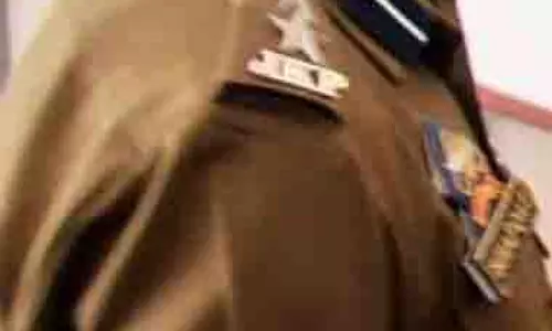 J&K पुलिस ने कुलगाम में ड्रग तस्कर की संपत्ति कुर्क की J&K पुलिस ने कुलगाम में ड्रग तस्कर की संपत्ति कुर्क की