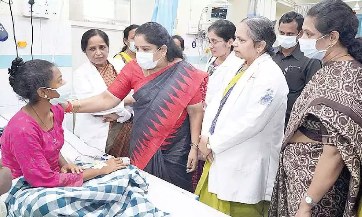 मंत्री ने KGH का दौरा किया, छात्रों को दिए जा रहे उपचार की जांच की