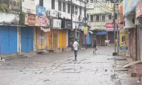 Cuttack में कर्फ्यू अभी भी जारी, जानें क्या खुला है और क्या बंद Cuttack में कर्फ्यू अभी भी जारी, जानें क्या खुला है और क्या बंद