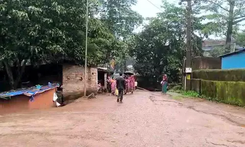 Odisha: नाबालिग लड़के ने दोस्तों की मदद से सौतेले पिता की हत्या कर दी Odisha: नाबालिग लड़के ने दोस्तों की मदद से सौतेले पिता की हत्या कर दी