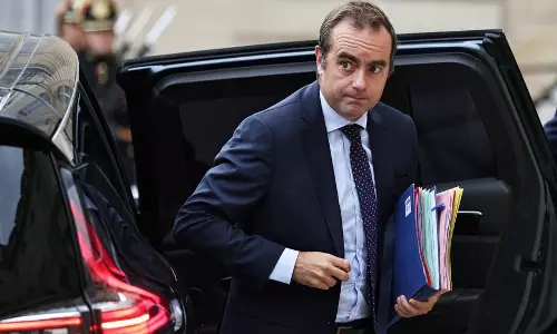 French PM सेबेस्टियन लेकोर्नु ने कुछ सप्ताह के कार्यकाल के बाद इस्तीफा दे दिया French PM सेबेस्टियन लेकोर्नु ने कुछ सप्ताह के कार्यकाल के बाद इस्तीफा दे दिया