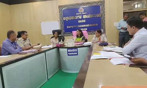 अन्य राज्यों से मारिजुआना: जिला कलेक्टर ने निगरानी के निर्देश दिए अन्य राज्यों से मारिजुआना: जिला कलेक्टर ने निगरानी के निर्देश दिए