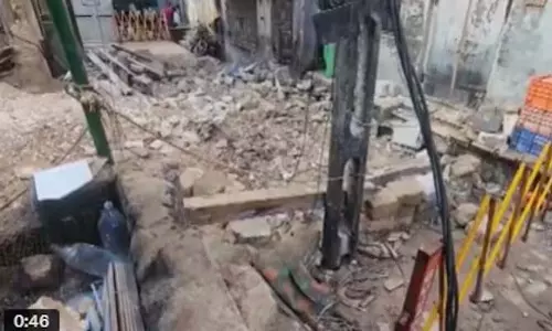 Gujarat: वेरावल में इमारत ढहने से 3 लोगों की मौत Gujarat: वेरावल में इमारत ढहने से 3 लोगों की मौत