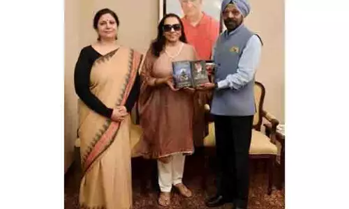 डॉ. रितु सिंह, एस.एस. सोढ़ी ने DPS प्रिंसिपल द्वारा लिखित पुस्तकों का विमोचन किया डॉ. रितु सिंह, एस.एस. सोढ़ी ने DPS प्रिंसिपल द्वारा लिखित पुस्तकों का विमोचन किया