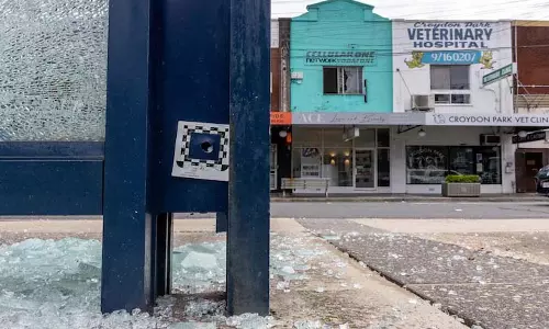 Sydney में सड़क पर आतंक: बंदूकधारी ने 50 राउंड गोलियां चलाईं, 16 घायल Sydney में सड़क पर आतंक: बंदूकधारी ने 50 राउंड गोलियां चलाईं, 16 घायल