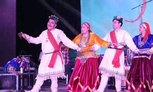 Kullu दशहरा उत्सव में लोक नृत्य, भावपूर्ण संगीत दर्शकों को मंत्रमुग्ध कर देता है