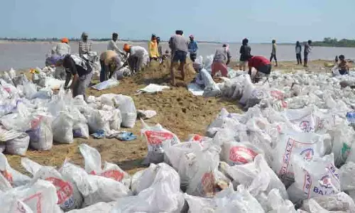 Sasrali में मिट्टी का कटाव, भारी बारिश की आशंका से ग्रामीण दहशत में