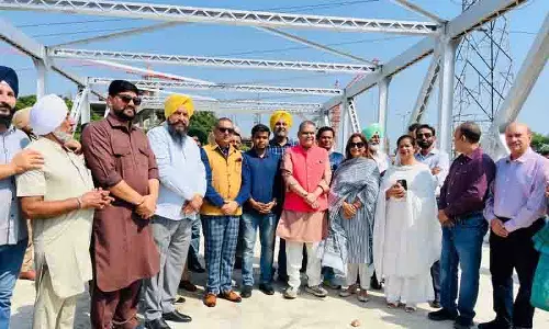 Bittu द्वारा कार्यों की समीक्षा के एक दिन बाद, आप के अरोड़ा ने पुल का उद्घाटन किया