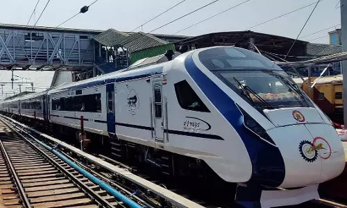 Bhopal-Delhi वंदे भारत ट्रेन में यात्रियों की असुविधा के बाद वोल्वो शैली की गद्देदार सीटें मिलेंगी Bhopal-Delhi वंदे भारत ट्रेन में यात्रियों की असुविधा के बाद वोल्वो शैली की गद्देदार सीटें मिलेंगी
